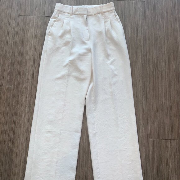 Aritzia Effortless Pants, Regular length, Light Birch, Size 4 - Picture 2 of 4